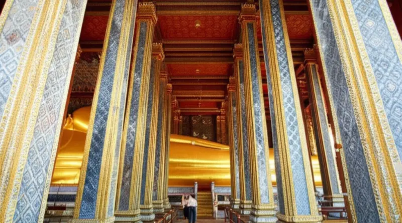 Exploring Key Attractions in Detail: The Emerald Buddha, Royal Halls, Reclining Buddha, Chapel Architecture, and Cultural Etiquette