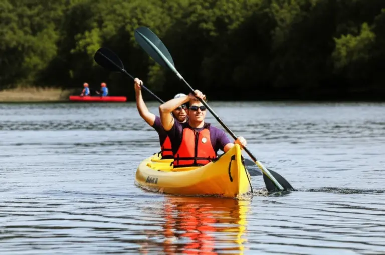 Essential paddling techniques and beginner-to-intermediate skills to improve control and efficiency