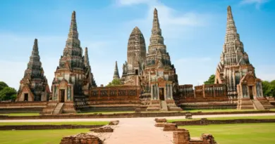 Planning Your Trip: Best Times to Visit, How to Get There, Transportation Between Ayutthaya and Sukhothai, and Suggested Itineraries