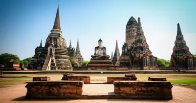 Top Sites and Hidden Gems: Must-See Temples, Historical Park Highlights, Local Museums, and Photogenic Ruins in Ayutthaya and Sukhothai