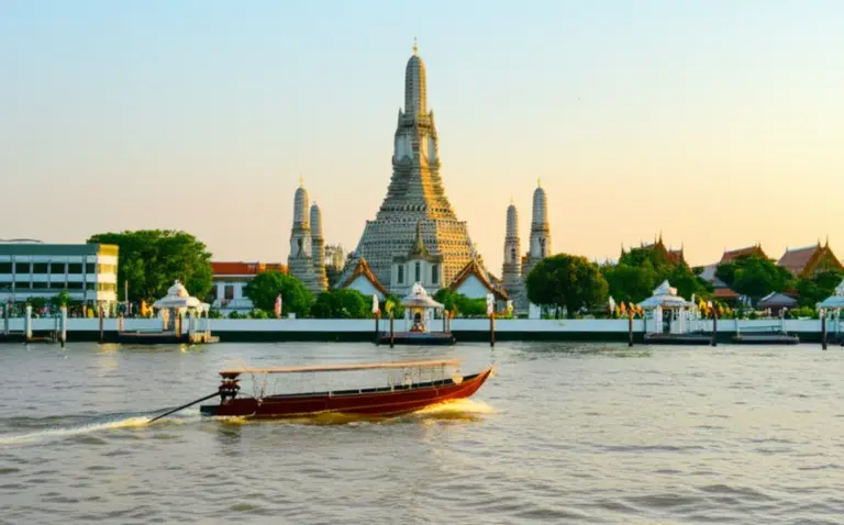 Day 2: Thonburi canals and Wat Arun, plus nearby lesser-known temples — river transport, photo spots and crowd avoidance
