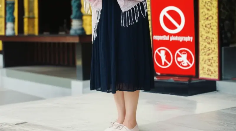 How should you dress and prepare before entering a temple (clothing, footwear, photography rules)?