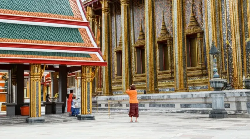 What are Thai temples like and why is proper etiquette important for visitors?
