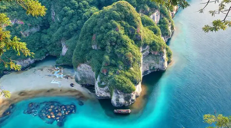 How to plan your trip and register — course maps, registration process, travel and accommodation options in Mae Chan, and permit/fee details